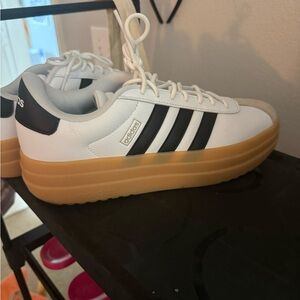 Adidas VL Court Bold Platform Sneakers – Women’s Size 9 🤍🖤